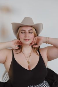 E Cup Breasts and Bra Size [Ultimate Guide] | TheBetterFit