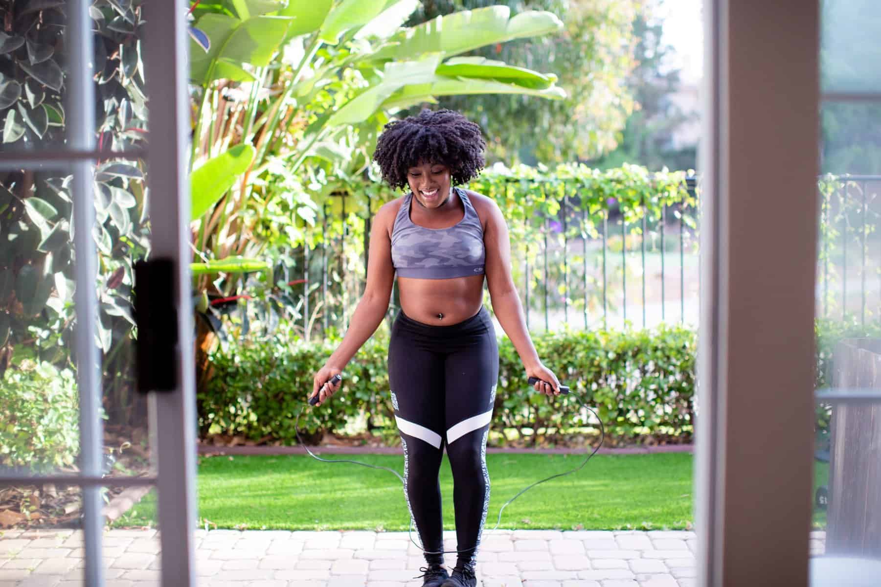 Sports Bra vs Normal Bra [Key Differences] TheBetterFit